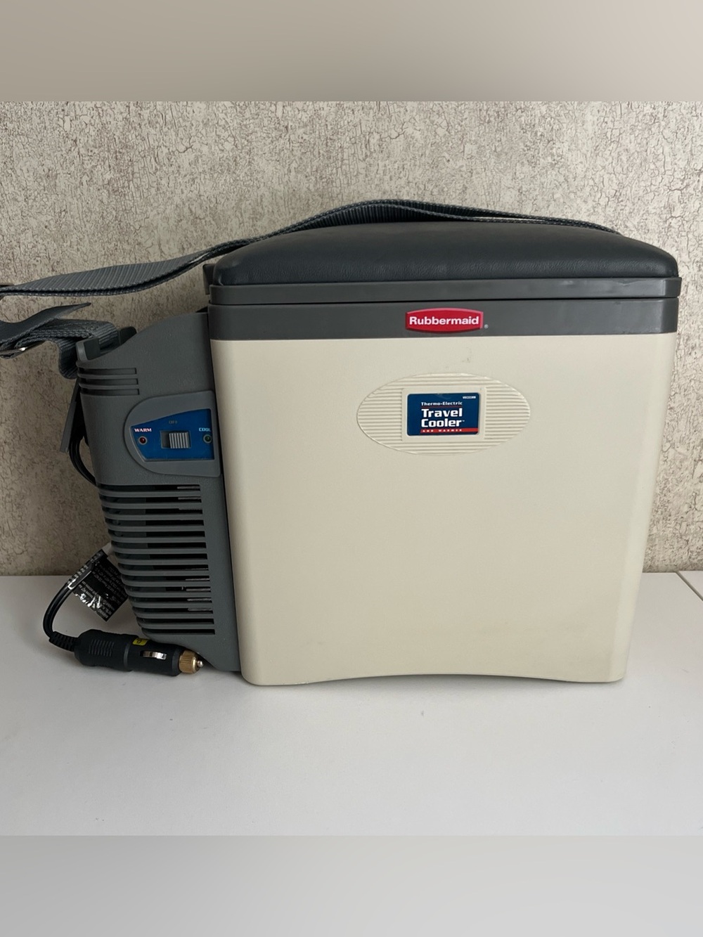 Rubbermaid Thermo-Electric Travel Cooler 12V Auto Cooler & Warmer Works New